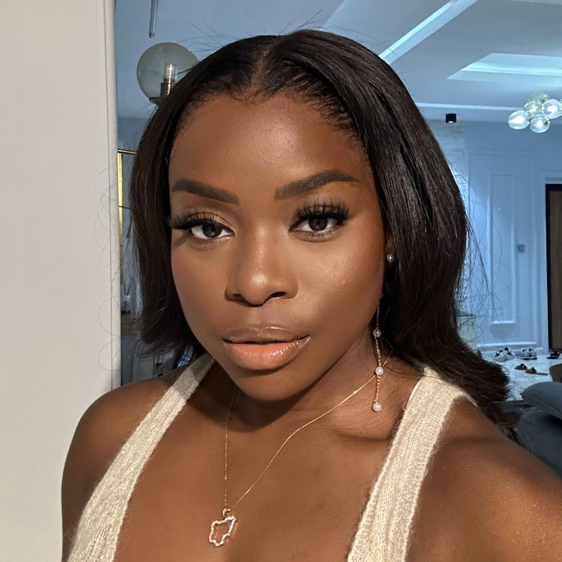 Photo de la chaîne de Tia Taylor