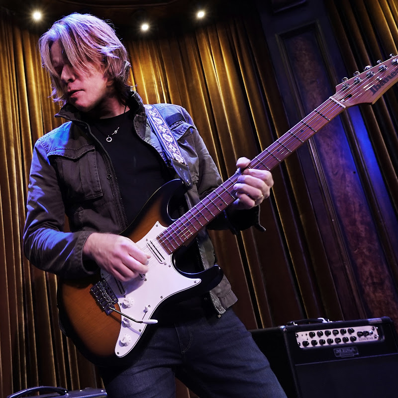 Photo de la chaîne de Andy Timmons Guitar X-perience